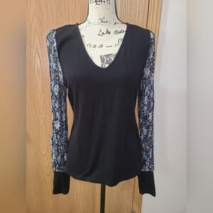 Fifteen Twenty Floral Sleeve Metallic Thread V-neck Top
